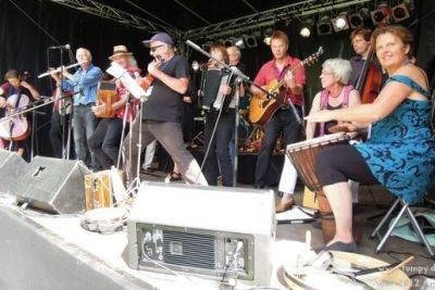 "Wilde Weltmusik vom Atlantik bis zum Schwarzen Meer" - Die LoLaBand aus Hamburg