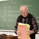 Mehr über den Artikel erfahren AUSVERKAUFT! – „NULL FEHLER – Lehrer Laux – Das Comeback“ – Horst Schroth / St. Pauli Theater Hamburg